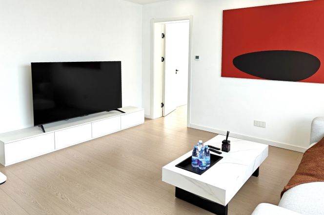 High-Floor Bright Modern 1BR Apartment at Yunhe Garden