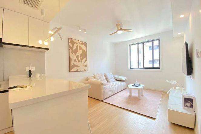 Bright 1BR Apartment in Old Xuhui (L10/L11)