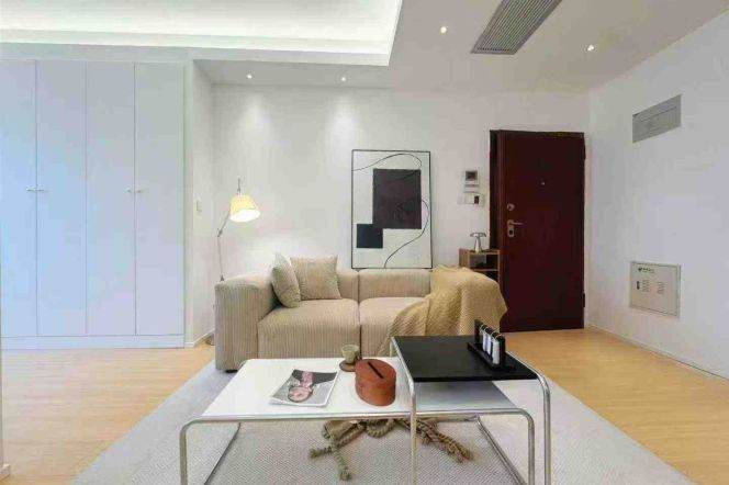 High-Floor Spacious Bright 1BR Apartment near Changshou Rd Metro with Built-in Storage (L13)