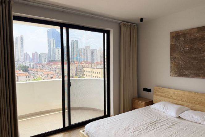 Spacious 3BR Apartment in Jing'an