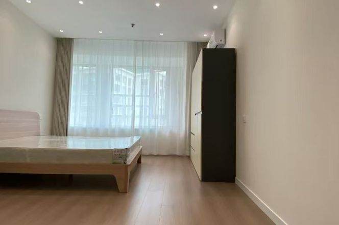 High-Floor 1BR Apartment near Zhongshan Park (L2/L3/L4)