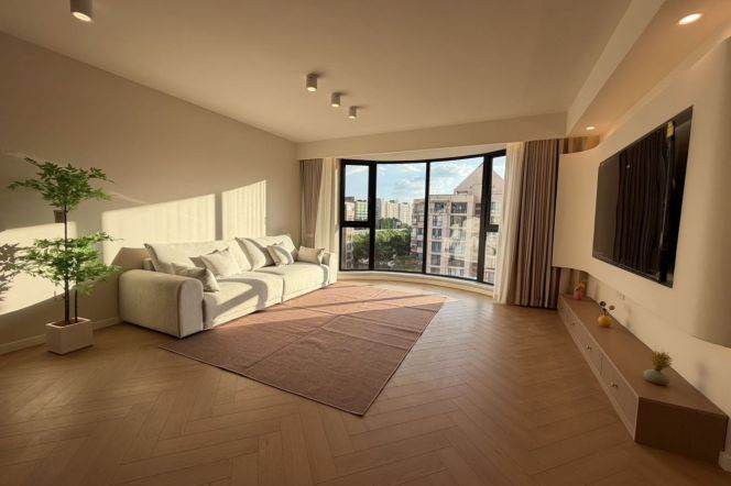 Open-Layout 3BR Apartment in Hongqiao CBD (L10)