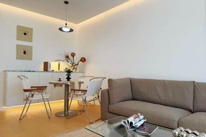 2BR Apartment in Xujiahui (L1/L9/L11)