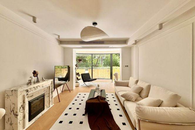 Bright Modern 3BR Apartment near Jinshajiang Rd Metro with Terrace (L11/L13)