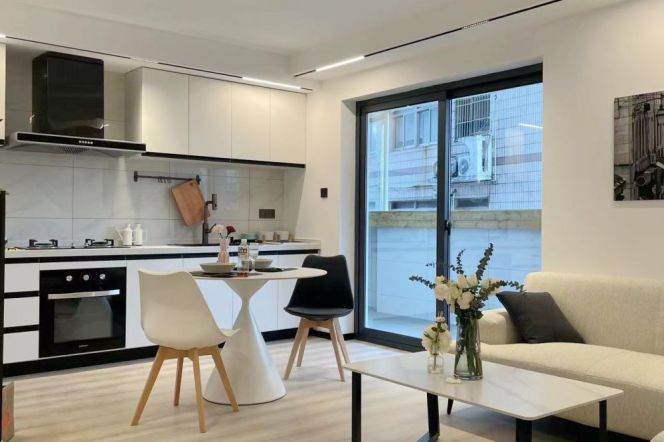 1BR Apartment in Jing'an (L2/L11)
