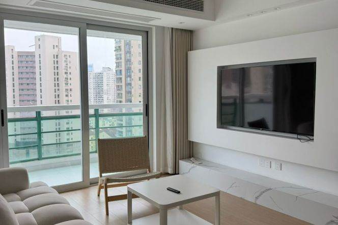 Spacious 1BR Apartment in Jing'an (L13/L14)