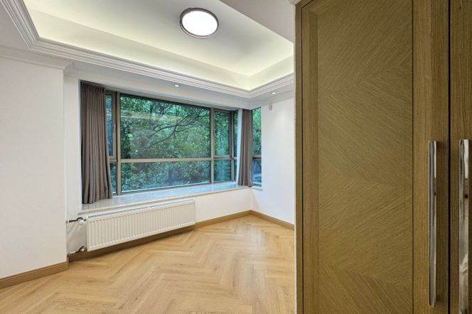 Modern 4BR Apartment near Century Park with Green View