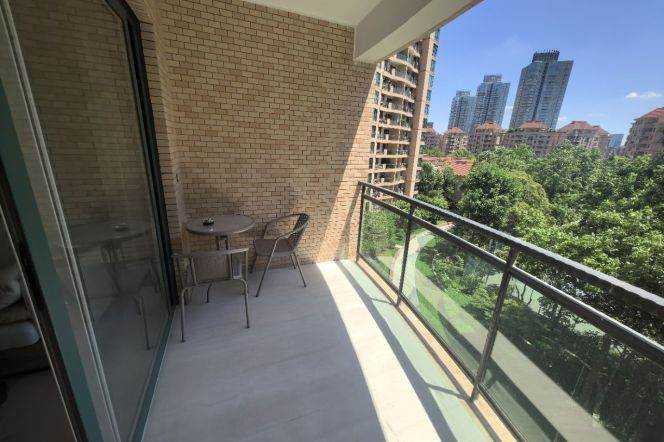 2BR Apartment near Shangcheng Rd Metro