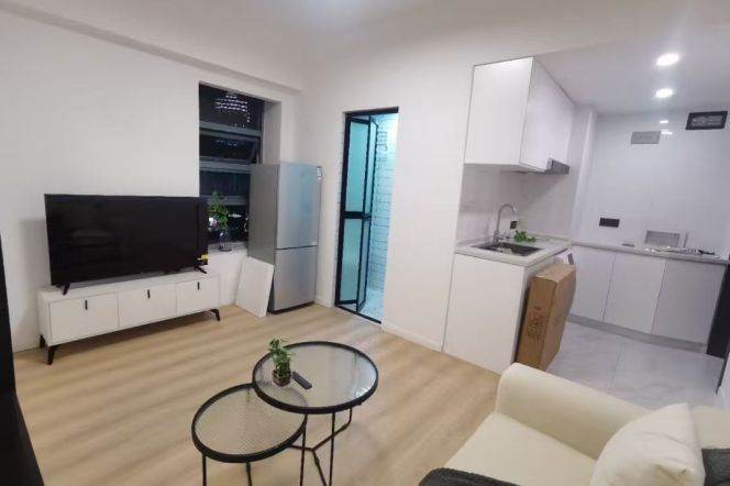 High-Floor 1BR Apartment near East China Normal University Zhongshan Bei Lu Campus (L3/L4/L13)