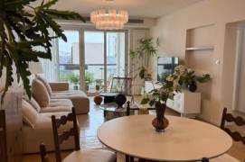 High-Floor Modern Bright 3BR Apartment near Jiashan Rd Metro (L9/L12)