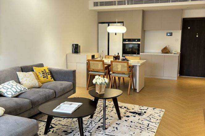 Spacious 2BR Apartment in Jing'an (L2/L12/L13)