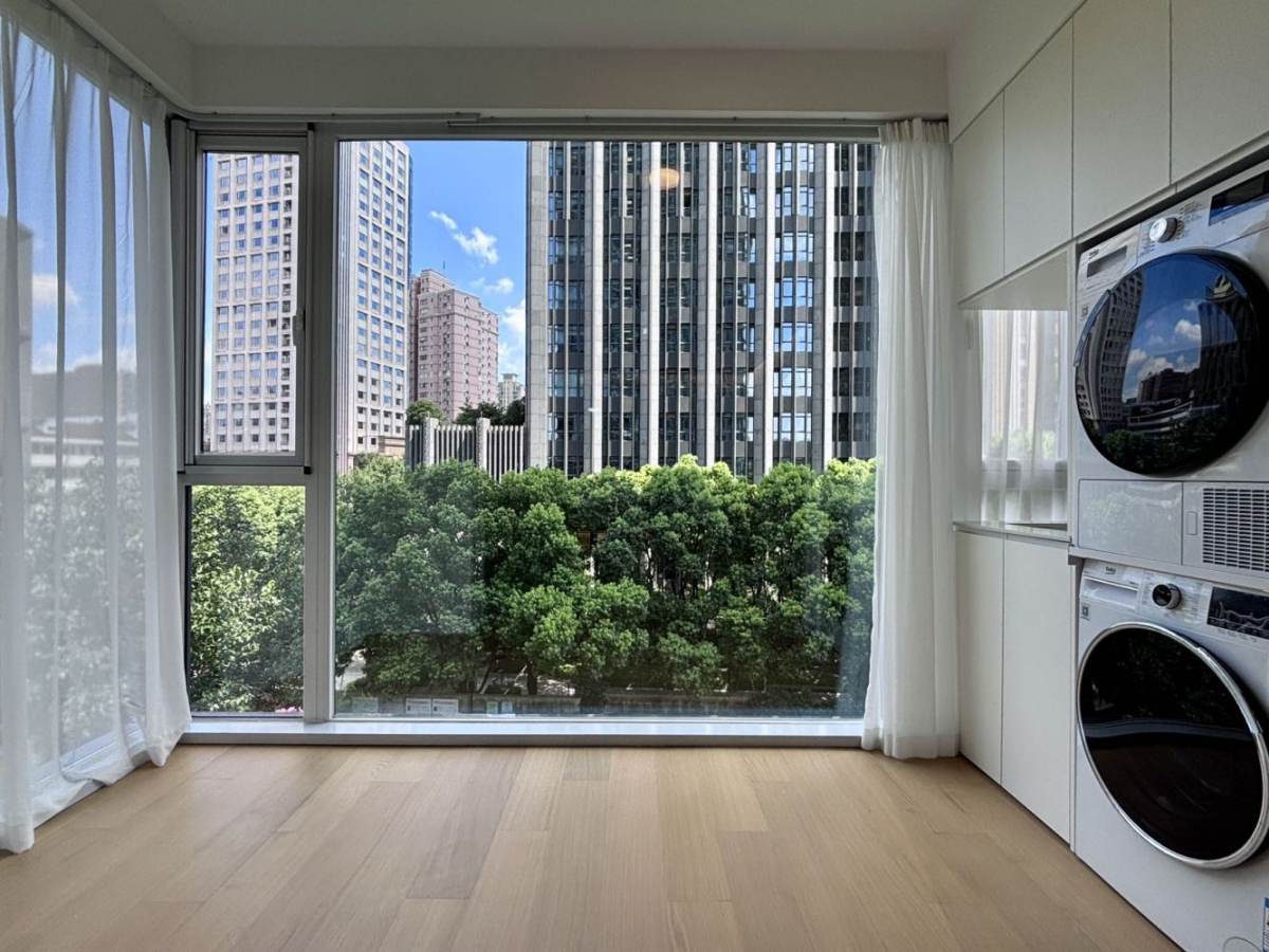Housing image — Balcony
