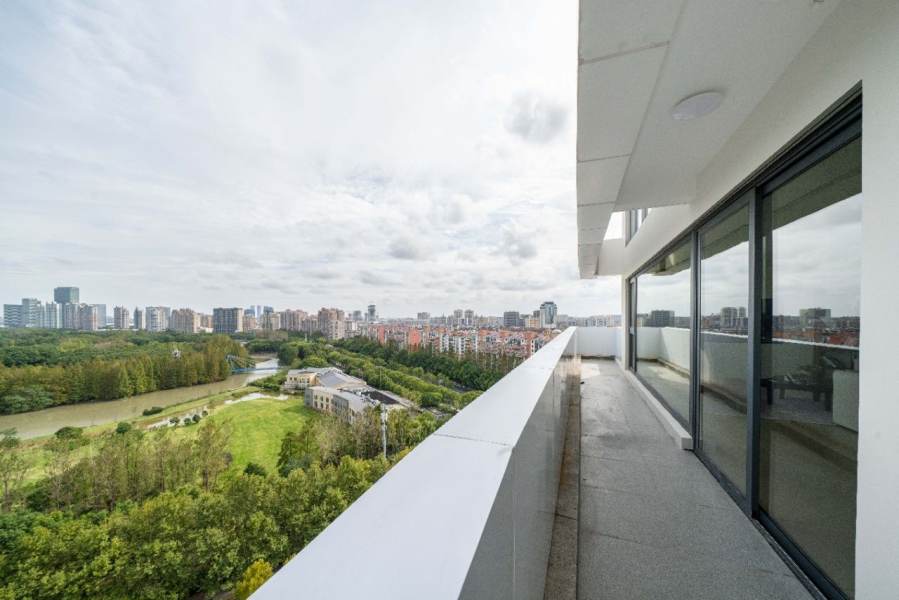 Housing image — Balcony