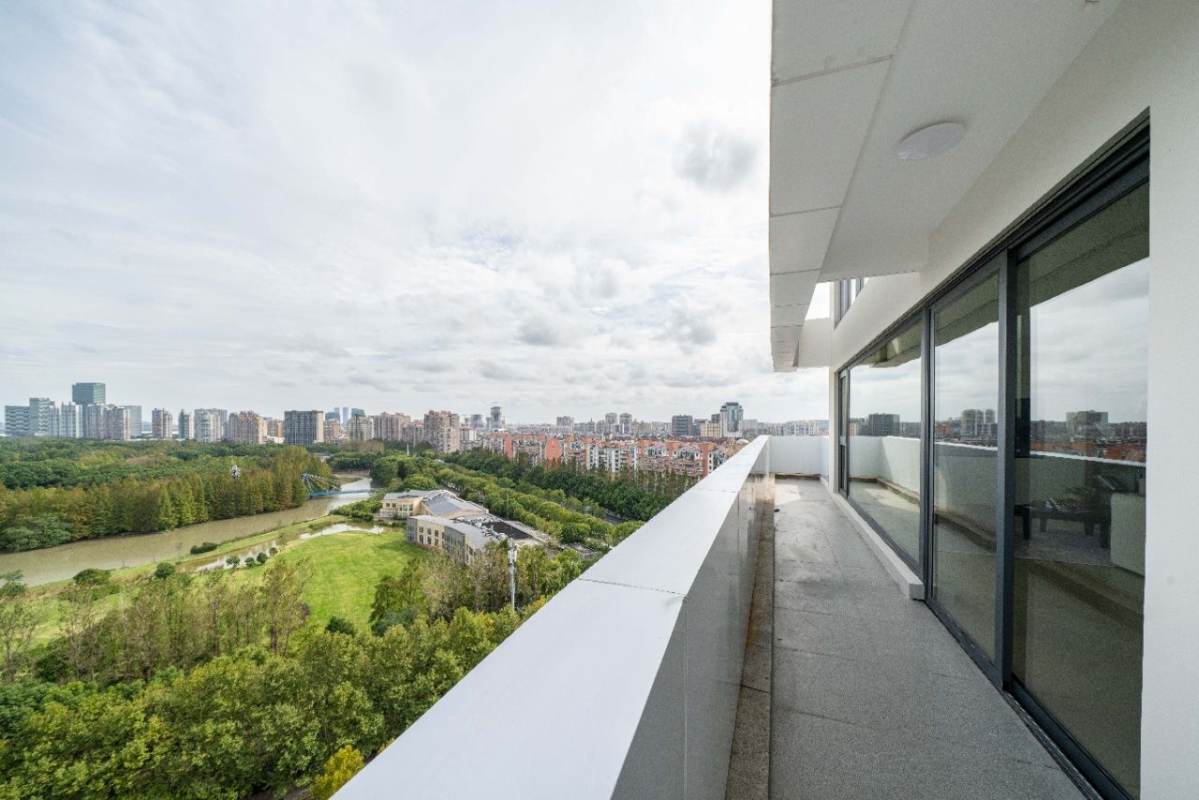 Housing image — Balcony