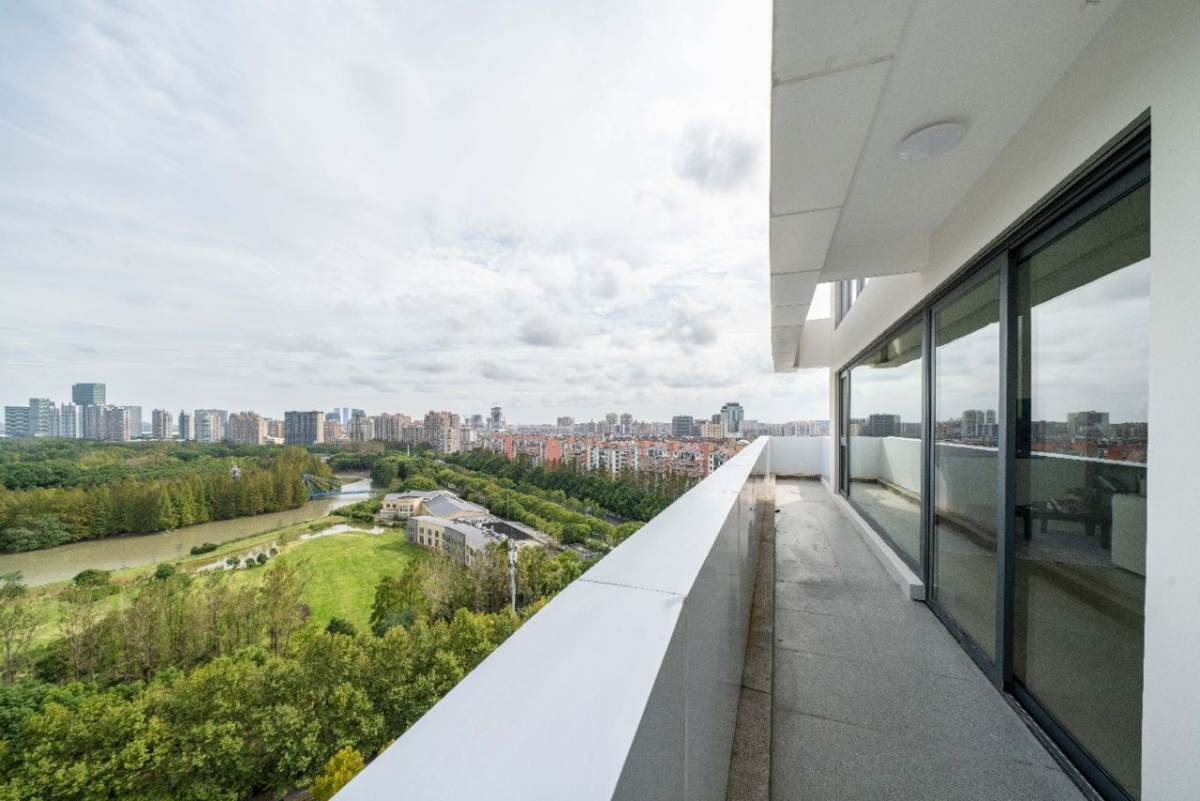 Housing image — Balcony