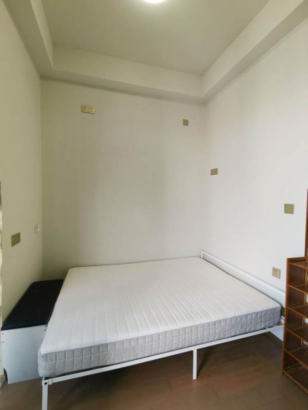 Housing image — Room