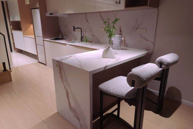 Open-Layout 2BR Apartment in Jing'an with Floor-to-Ceiling Windows