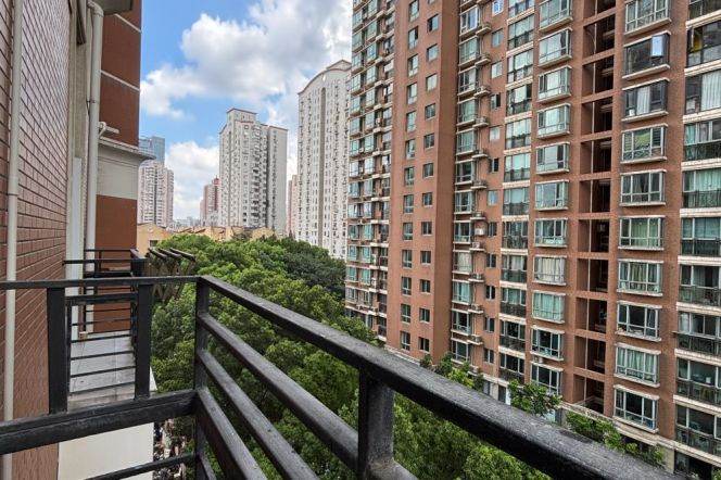 Spacious 1BR Apartment at Tongji Garden