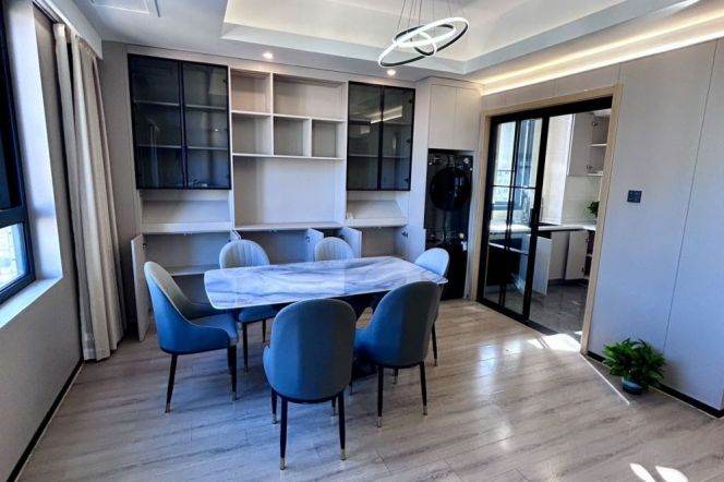 Spacious 2BR Apartment in Jing'an (L2/L11)