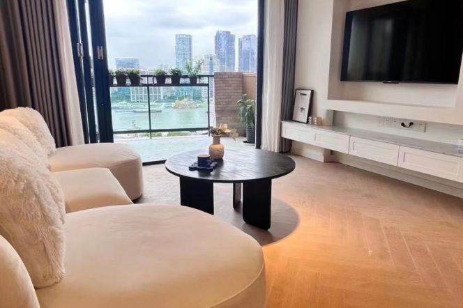 High-Floor 2BR Apartment near Shangcheng Rd Metro