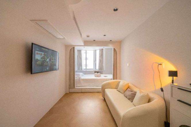 High-Floor 3BR Apartment in Xintiandi (L8/L9)