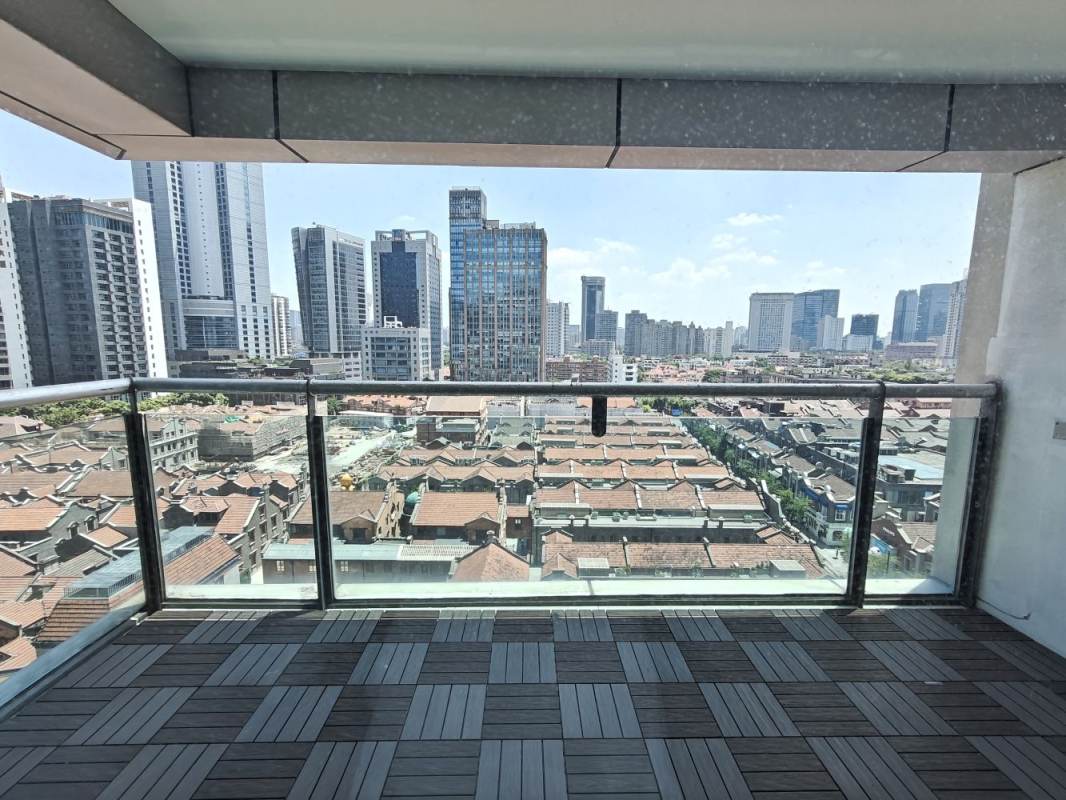 Housing image — Balcony