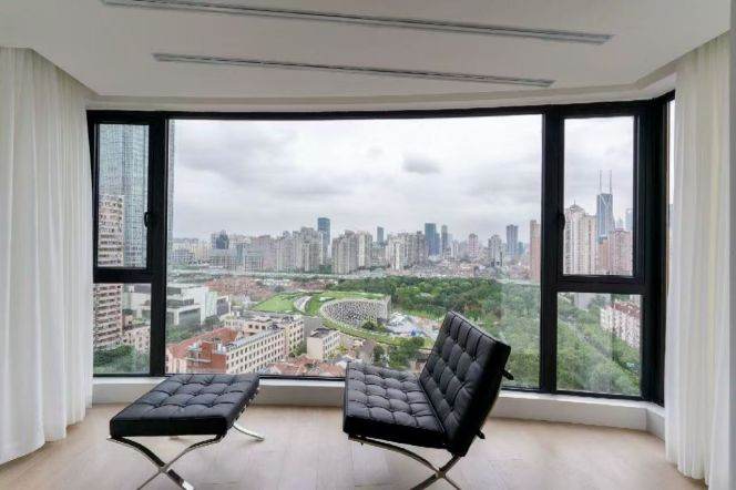 High-Floor 3BR Apartment at Ladoll International City (L2/L12/L13)