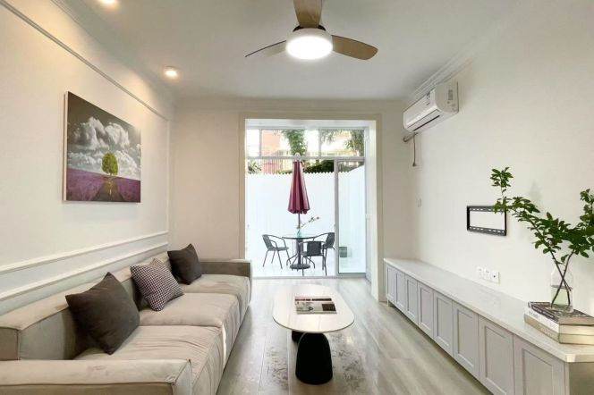 1BR Apartment in Xujiahui with Terrace (L3/L4/L10)