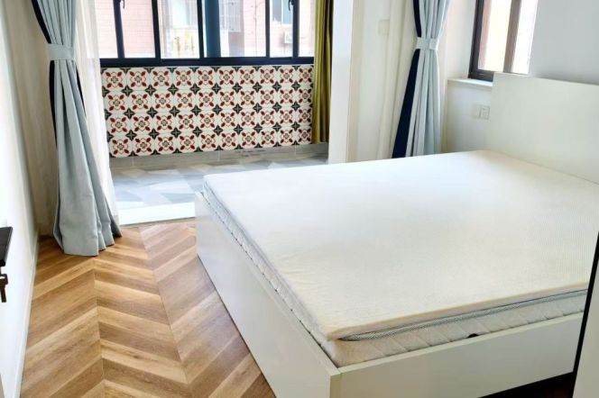 Bright 2BR Apartment near Jiaotong University Metro