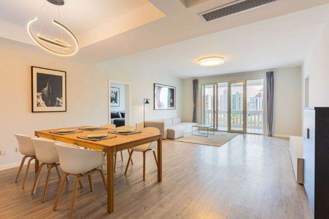 Spacious 3BR Apartment at Mingyuan Century City (L1/L10/L12)