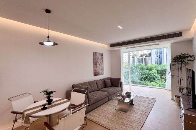 Modern Bright 2BR Apartment in Xujiahui (L1/L9/L11)