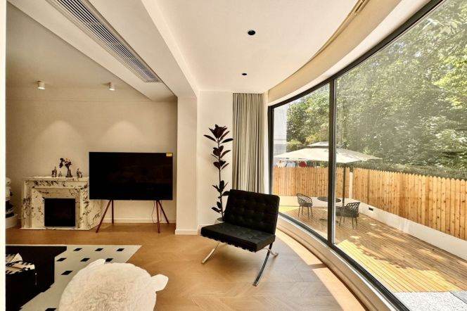 Bright Modern 3BR Apartment near Jinshajiang Rd Metro with Terrace (L11/L13)