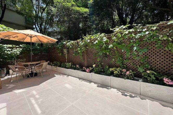 2BR Apartment in Gubei with Private Garden (L2)