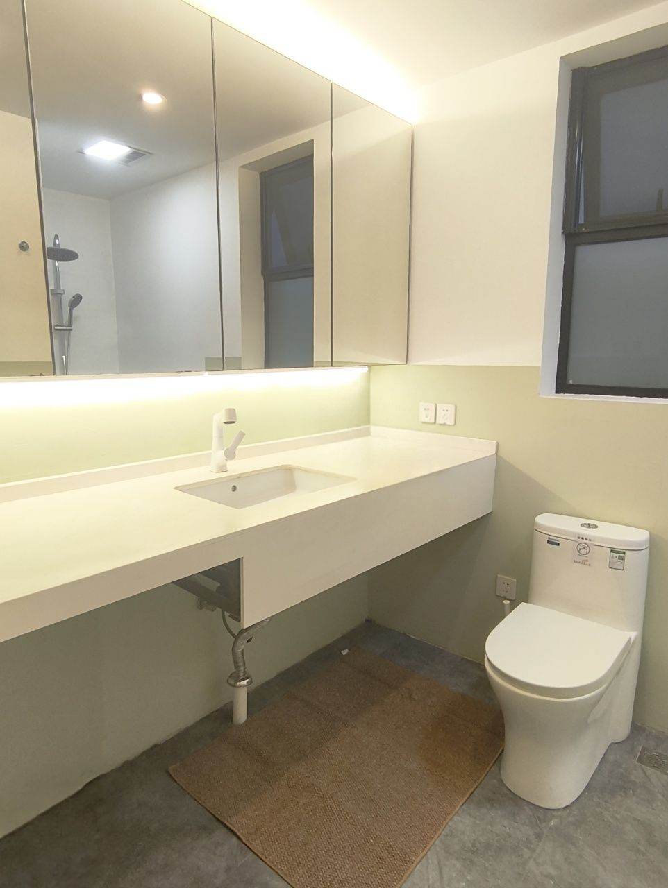 Housing image — Bathroom