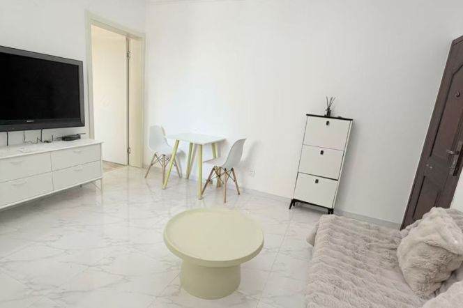High-Floor 1BR Apartment near Zhongshan Park