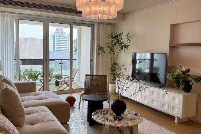 High-Floor Modern Bright 3BR Apartment near Jiashan Rd Metro (L9/L12)