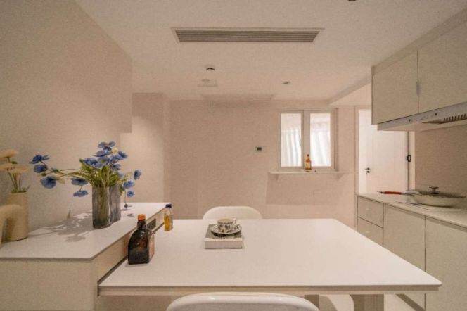 High-Floor 3BR Apartment in Xintiandi (L8/L9)