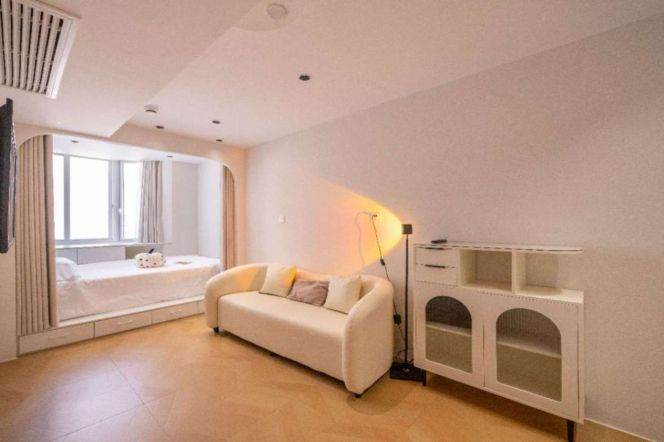 High-Floor 3BR Apartment in Xintiandi (L8/L9)