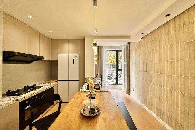 Bright Modern 3BR Apartment near Jinshajiang Rd Metro with Terrace (L11/L13)