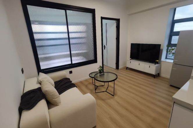 High-Floor 1BR Apartment near East China Normal University Zhongshan Bei Lu Campus (L3/L4/L13)