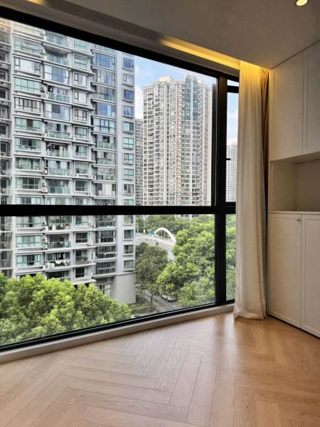 Housing image — Balcony