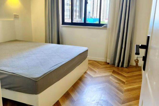 Bright 2BR Apartment near Jiaotong University Metro