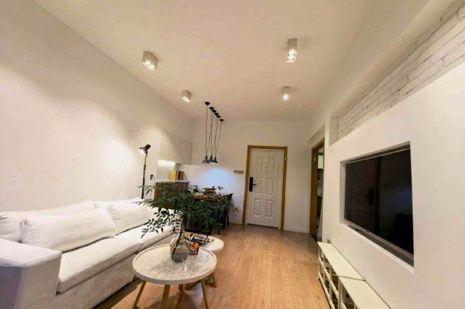 Spacious 1BR Apartment in Jing'an (L2/L7/L14)