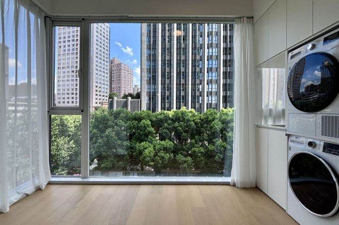 Modern Bright 2BR Apartment in Xujiahui (L1/L9/L11)