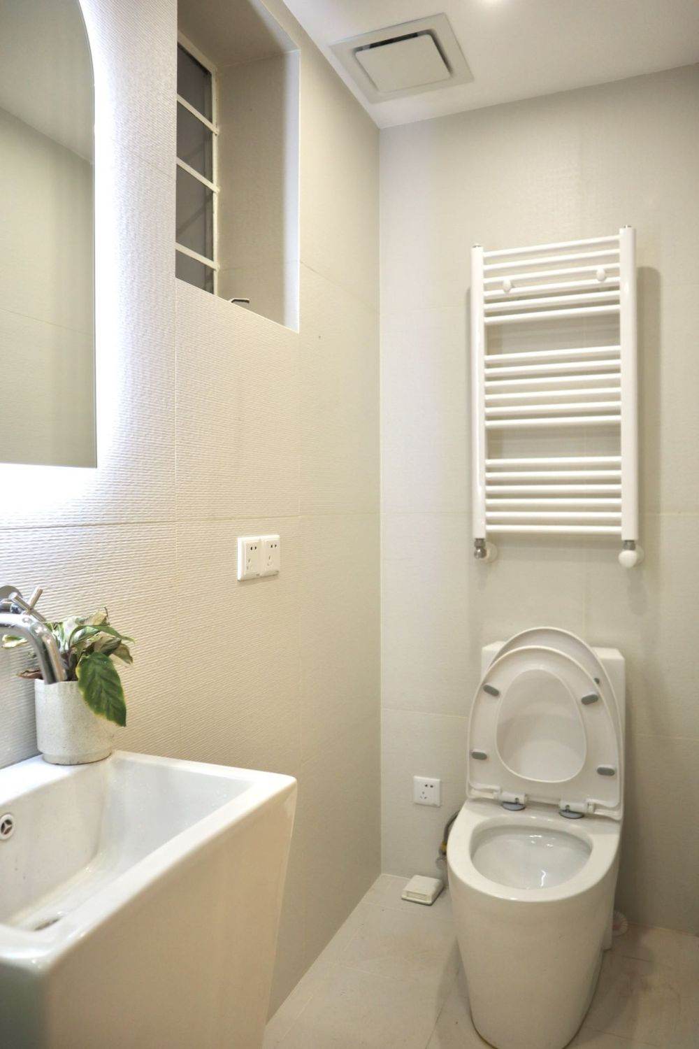 Housing image — Bathroom