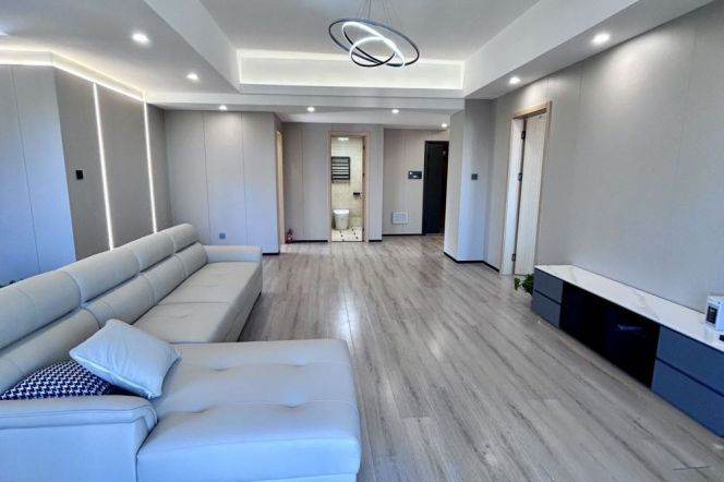 Spacious 2BR Apartment in Jing'an (L2/L11)