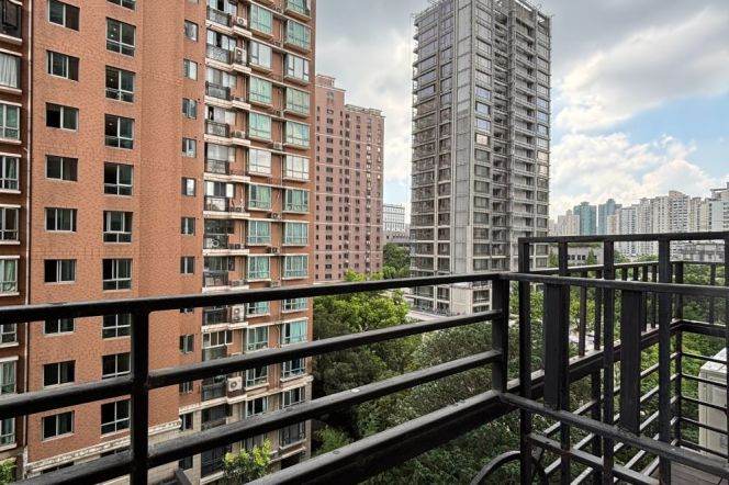 Spacious 1BR Apartment at Tongji Garden