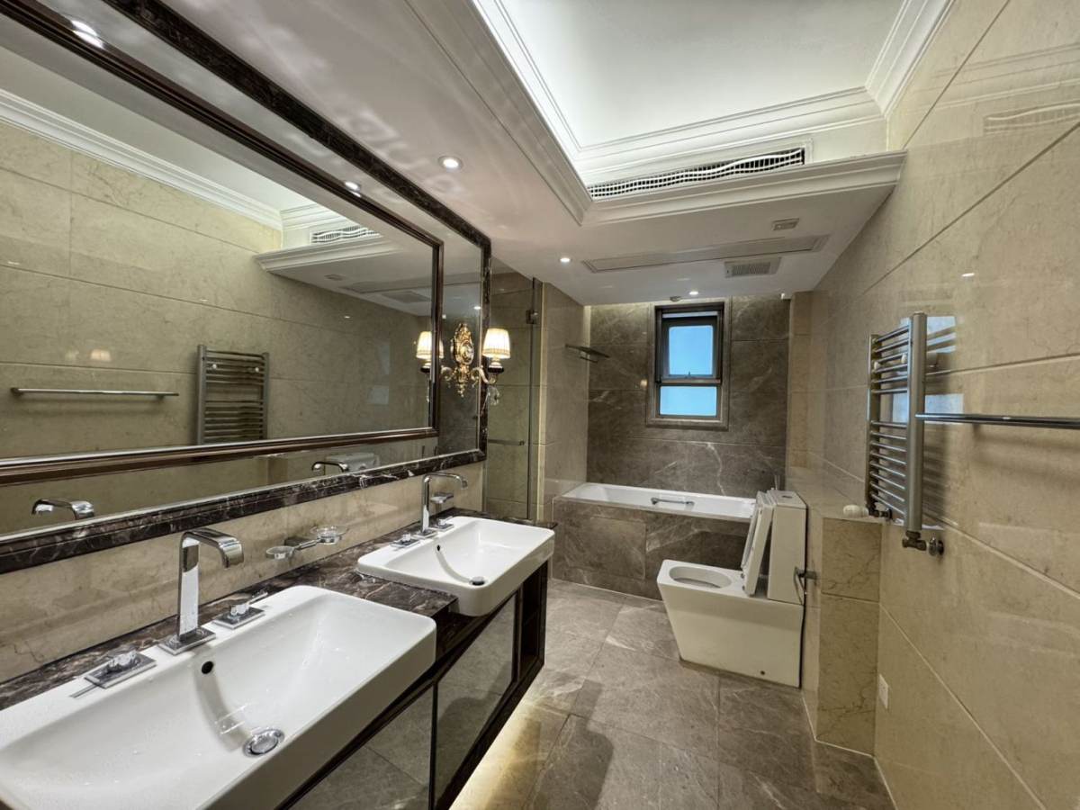 Housing image — Bathroom