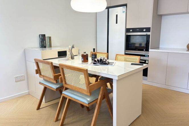 Spacious 2BR Apartment in Jing'an (L2/L12/L13)