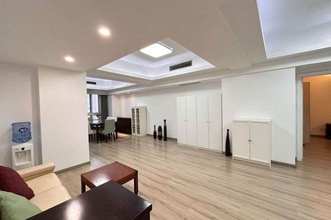 Spacious 2BR Apartment in Jing'an